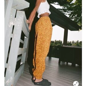 Urban Outfitters Corduroy Penelope Jogger Pant. Size XS.